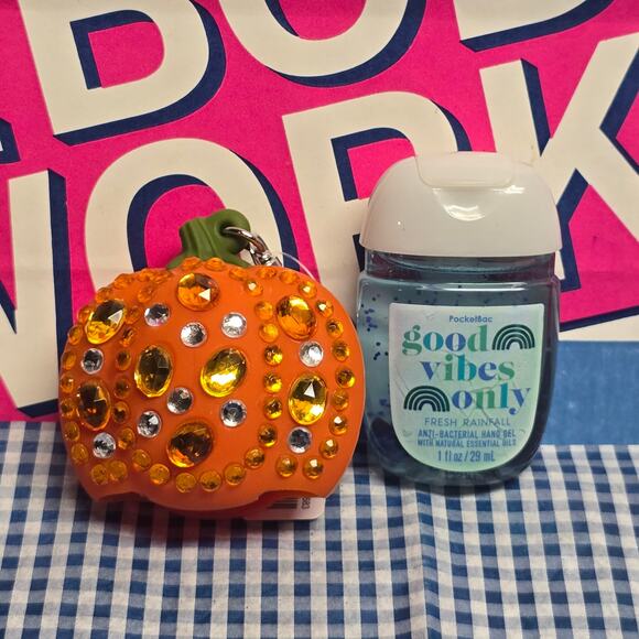 BBW Blingy Bedazzled Pumpkin Pocketbac Holder  Fresh Rain Good Vibes Only Refill - Picture 1 of 2